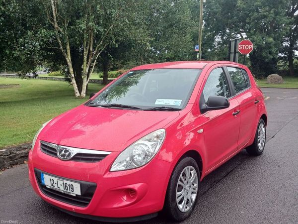 Hyundai i20 Hatchback, Petrol, 2012, Red
