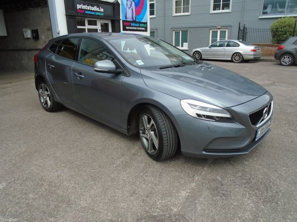 Volvo V40 Hatchback, Diesel, 2017, Grey