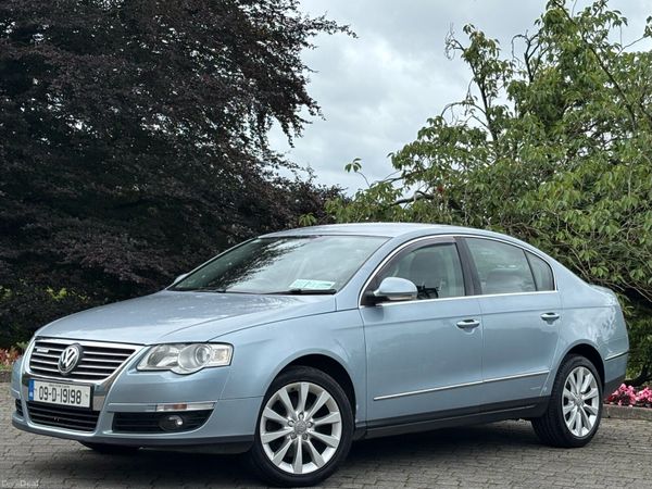 Volkswagen Passat Saloon, Diesel, 2009, Blue