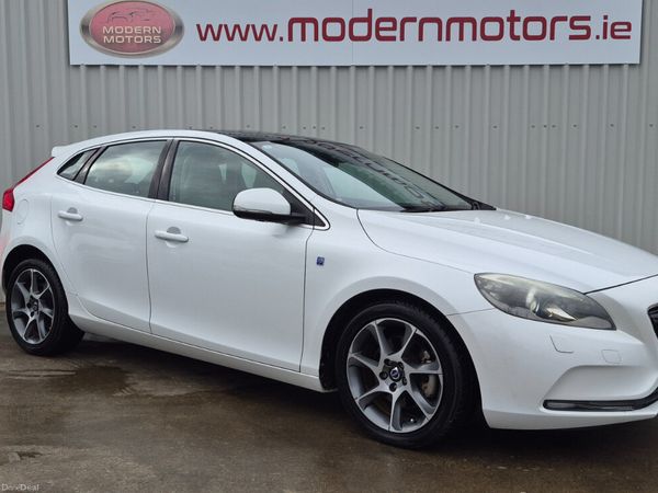 Volvo V40 Hatchback, Petrol, 2015, White