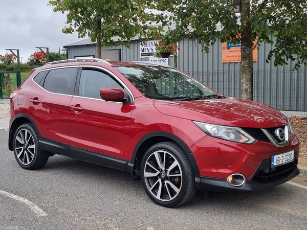 Nissan Qashqai Hatchback, Diesel, 2015, Red
