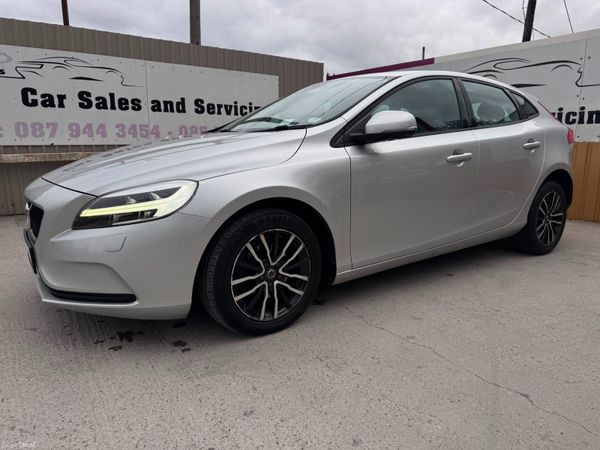 Volvo V40 Hatchback, Diesel, 2018, Grey