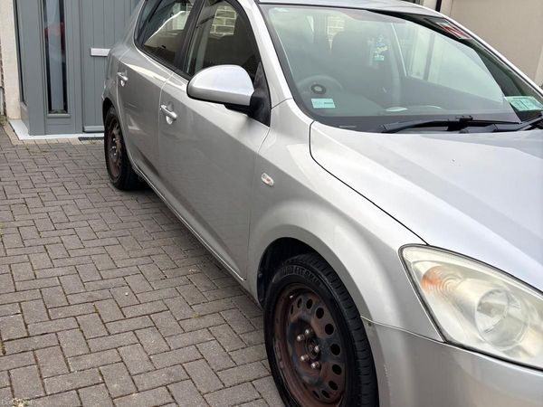 Kia Ceed Hatchback, Petrol, 2007, Silver