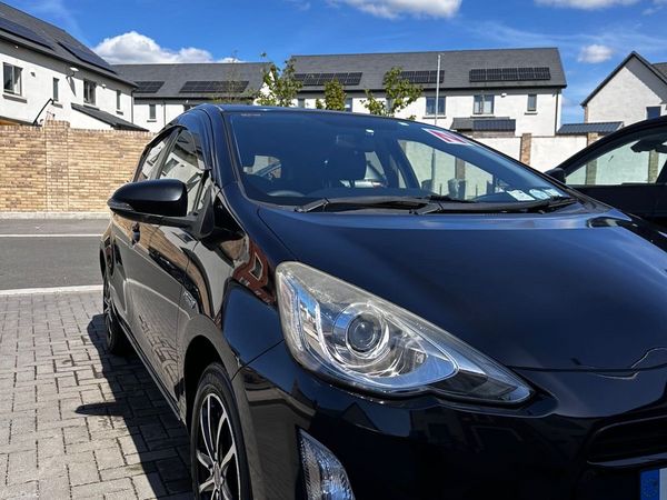 Toyota Aqua Hatchback, Petrol Hybrid, 2015, Black
