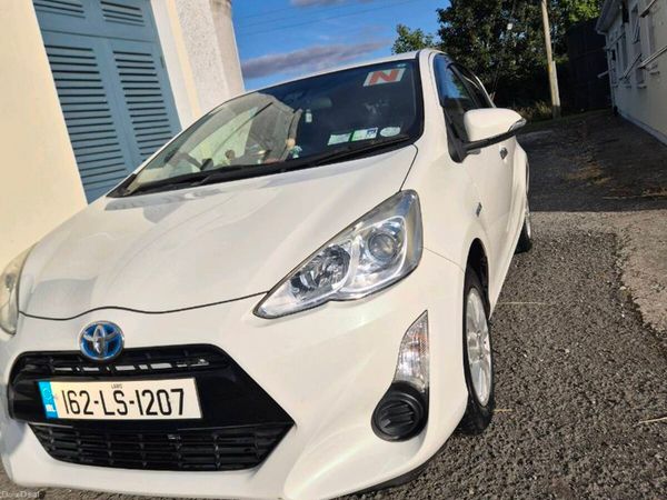 Toyota Aqua Hatchback, Petrol Hybrid, 2016, White