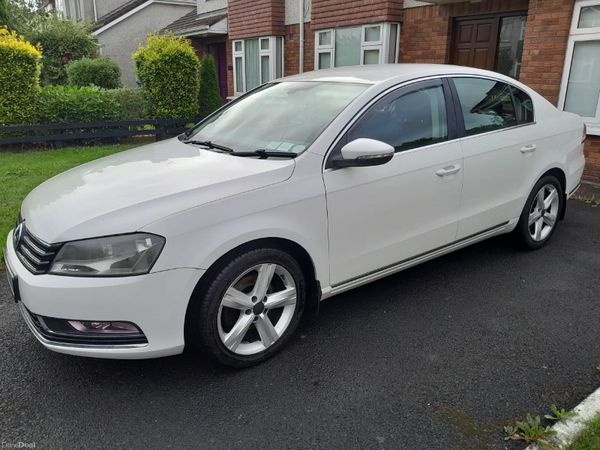 Volkswagen Passat Saloon, Diesel, 2012, White
