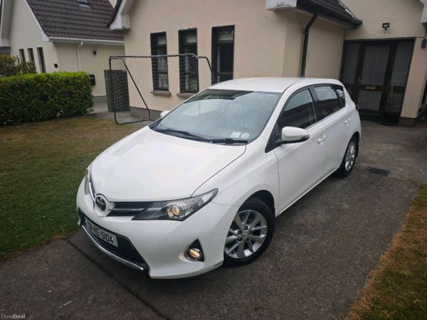 Toyota Auris Hatchback, Petrol, 2013, White