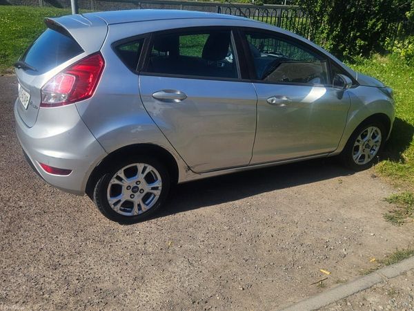 Ford Fiesta Hatchback, Petrol, 2015, Silver