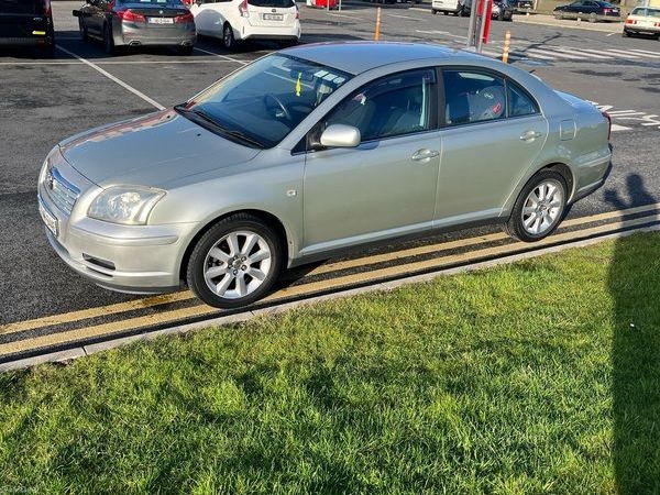 Toyota Avensis Saloon, Petrol, 2005, Silver