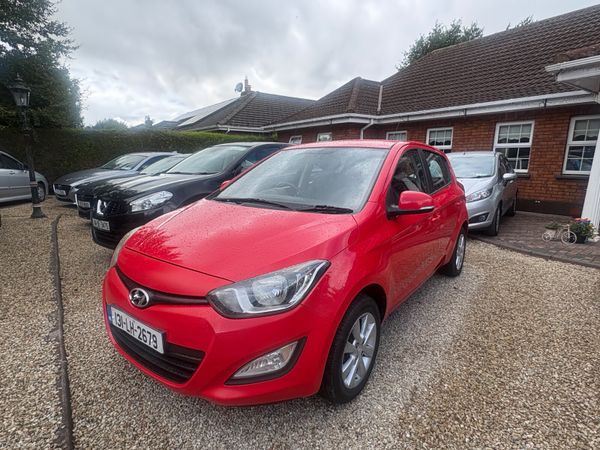 Hyundai i20 Hatchback, Petrol, 2013, Red