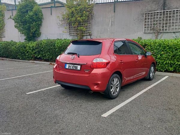 Toyota Auris Hatchback, Petrol, 2011, Red