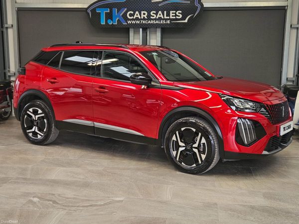 Peugeot 2008 MPV, Petrol, 2025, Red