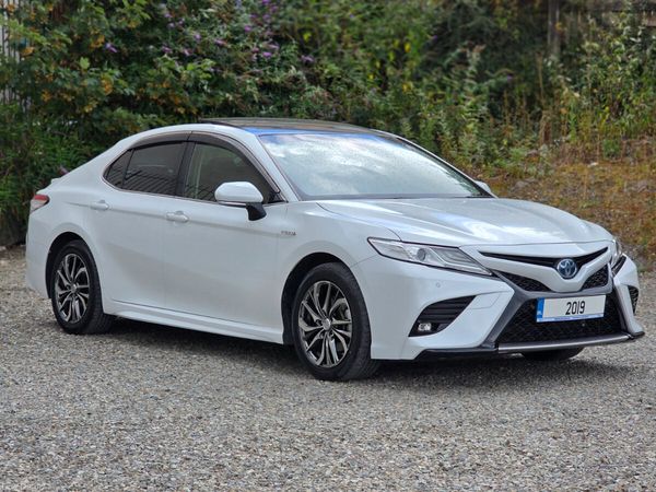 Toyota Camry Saloon, Petrol Hybrid, 2019, White