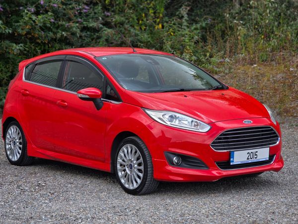 Ford Fiesta Hatchback, Petrol, 2015, Red