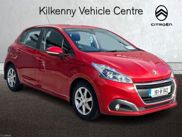 Peugeot 208 Hatchback, Petrol, 2019, Red