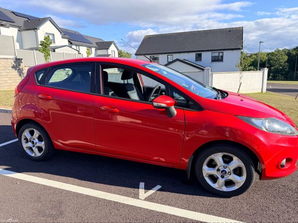 Ford Fiesta Hatchback, Petrol, 2011, Red