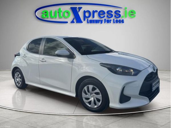Toyota Yaris Hatchback, Petrol Hybrid, 2021, White