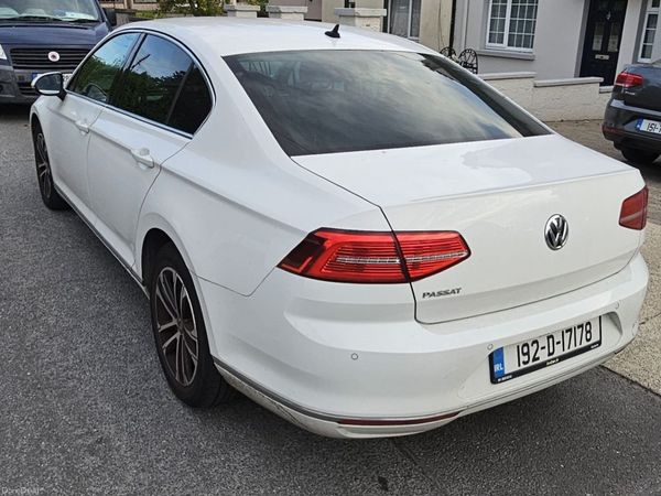 Volkswagen Passat Saloon, Diesel, 2019, White