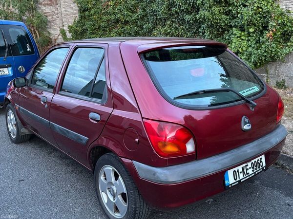 Ford Fiesta Hatchback, Petrol, 2001, Red