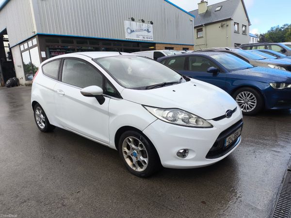 Ford Fiesta Hatchback, Petrol, 2012, White