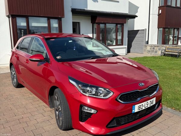 Kia Ceed Hatchback, Petrol, 2018, Red