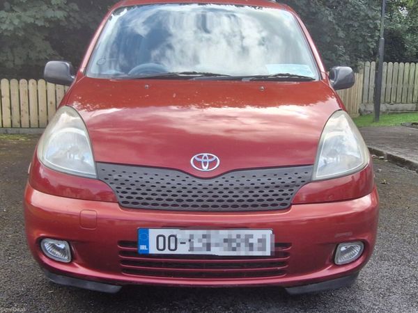 Toyota Yaris MPV, Petrol, 2000, Red