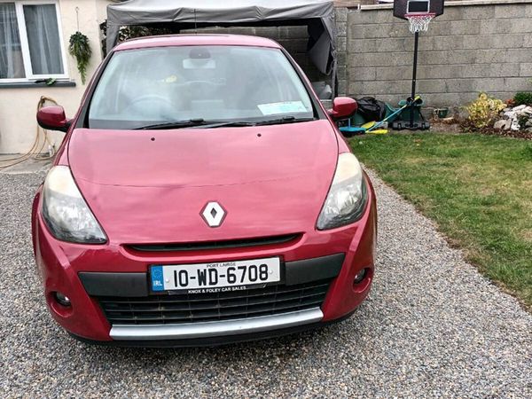 Renault Clio Hatchback, Petrol, 2010, Red