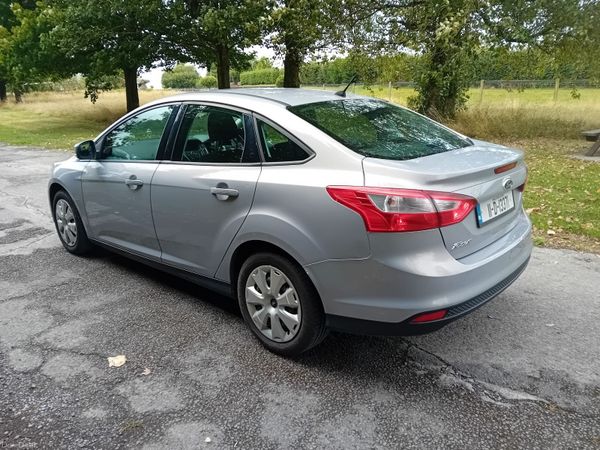 Ford Focus Saloon, Petrol, 2011, Grey