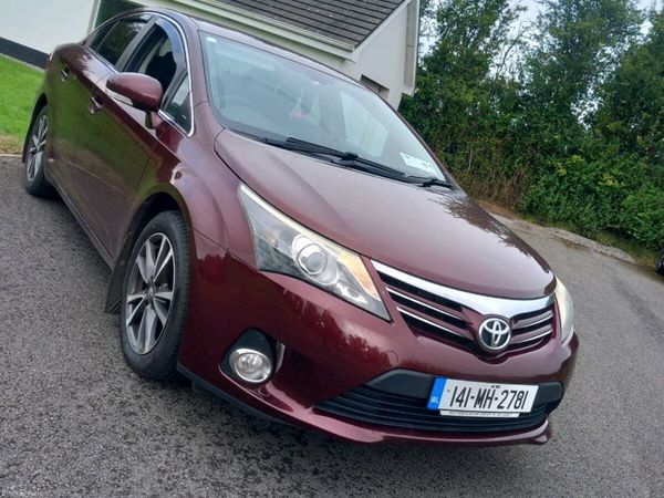 Toyota Avensis Saloon, Diesel, 2014, Red