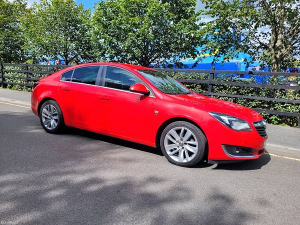 Vauxhall Insignia Hatchback, Diesel, 2015, Red