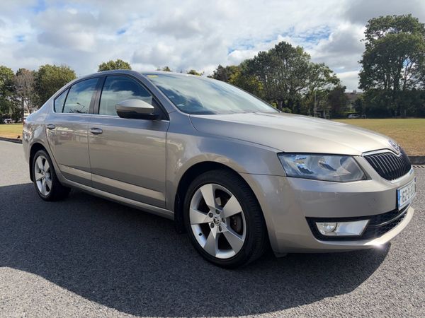 Skoda Octavia Saloon, Diesel, 2016, Beige