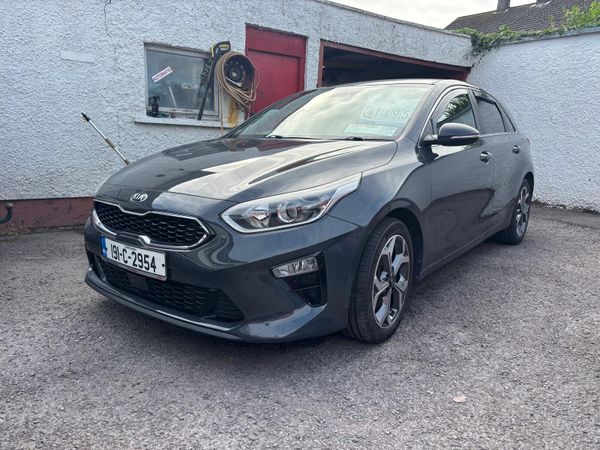 Kia Ceed Hatchback, Petrol, 2019, Grey