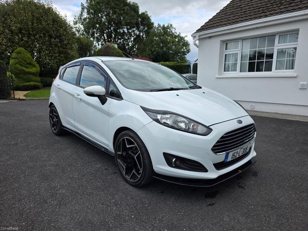 Ford Fiesta Hatchback, Petrol, 2015, White
