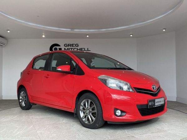 Toyota Yaris MPV, Petrol Hybrid, 2019, White