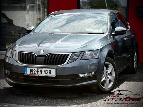 Skoda Octavia Hatchback, Diesel, 2019, Grey