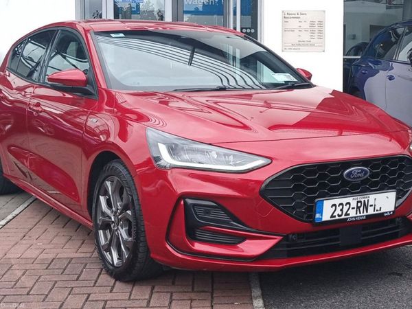 Ford Focus Hatchback, Petrol, 2023, Red