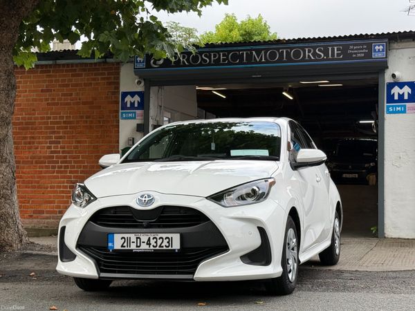 Toyota Yaris Hatchback, Petrol Hybrid, 2021, White