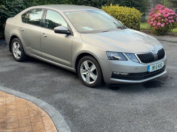 Skoda Octavia Hatchback, Diesel, 2019, Beige