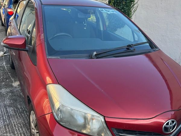 Toyota Yaris Hatchback, Petrol, 2012, Red