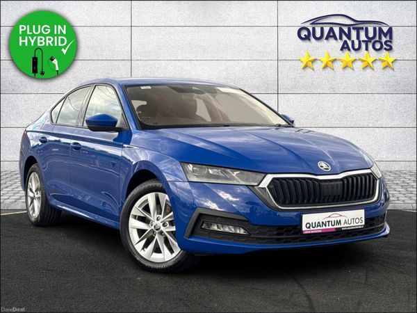Skoda Octavia Hatchback, Petrol Plug-in Hybrid, 2023, Blue