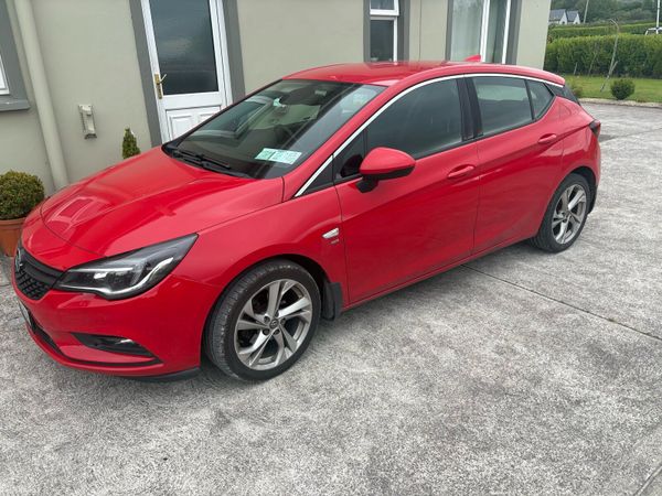 Opel Astra Hatchback, Diesel, 2018, Red