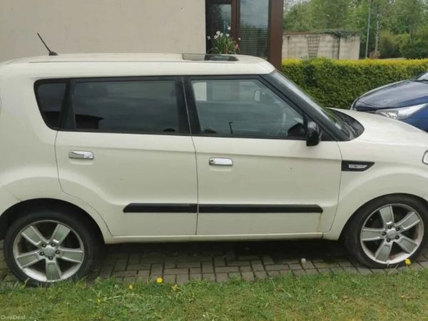 Kia Soul Hatchback, Diesel, 2009, White