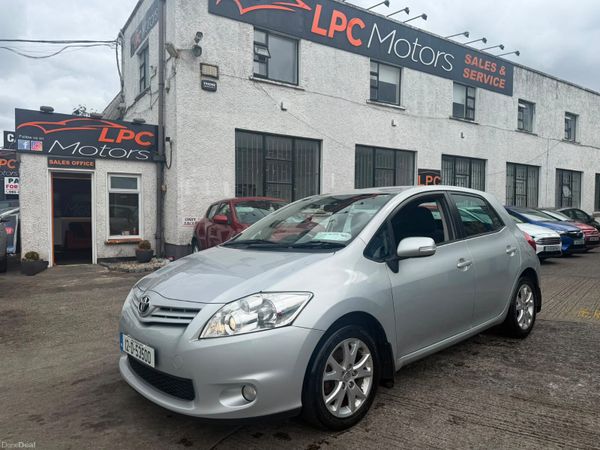 Toyota Auris Hatchback, Petrol, 2012, Silver