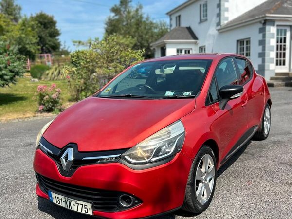 Renault Clio Hatchback, Petrol, 2013, Red