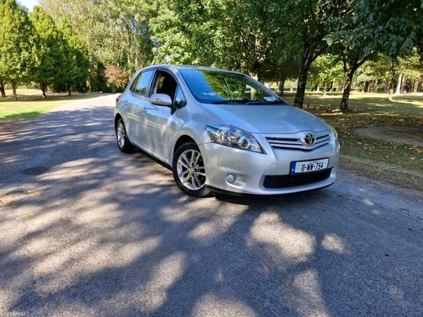 Toyota Auris Hatchback, Diesel, 2011, Silver