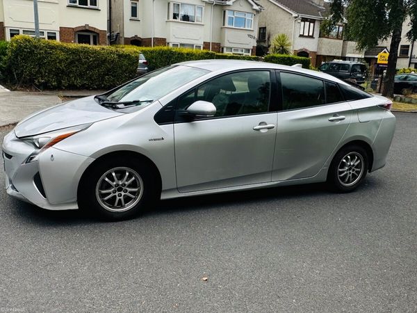 Toyota Prius Hatchback, Petrol Hybrid, 2016, Silver