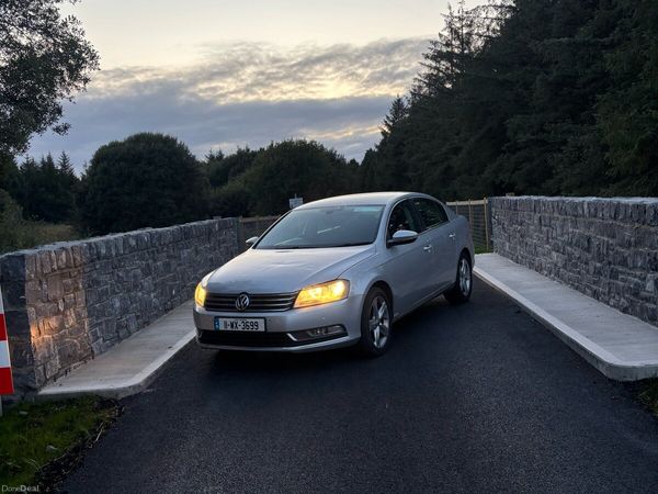 Volkswagen Passat Saloon, Diesel, 2011, Silver