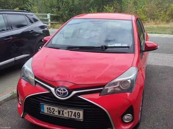 Toyota Yaris Hatchback, Petrol Hybrid, 2015, Red