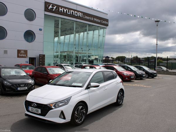 Hyundai i20 Hatchback, Petrol, 2021, White