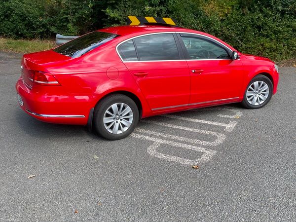 Volkswagen Passat Saloon, Diesel, 2014, Red